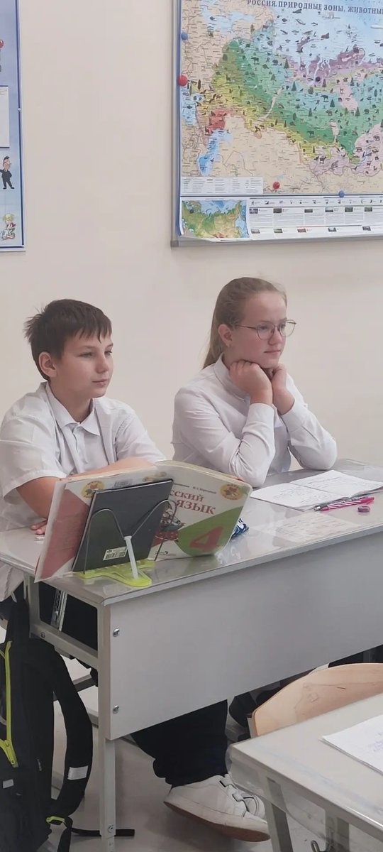 24 ноября в гимназии "Юнона" в преддверии Международного дня инвалидов была организована литературная гостиная "Читаем вместе".